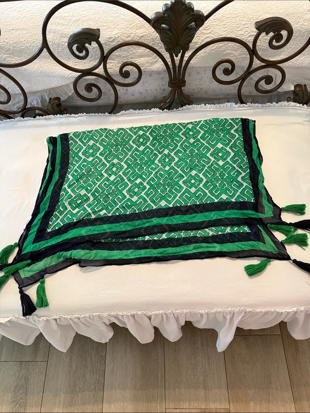 crown & ivy Green and Navy Greek Key Patterned Tassel Scarf Wrap